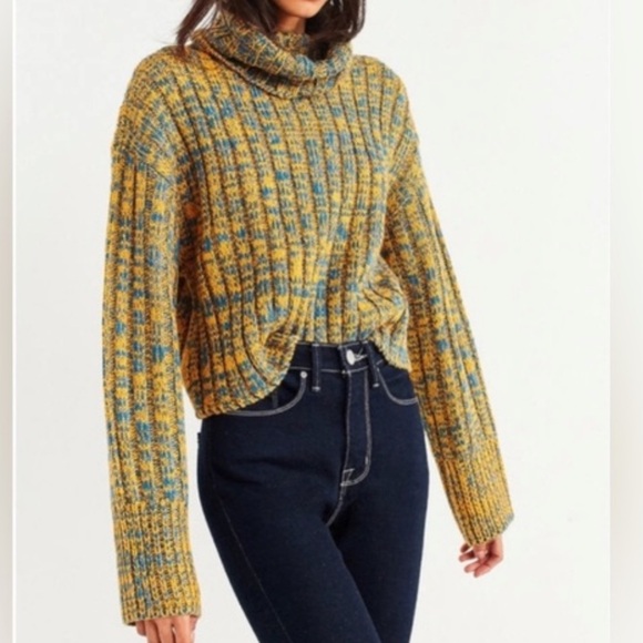 Urban Outfitters Cropped Turtleneck Sweater - Picture 1 of 7